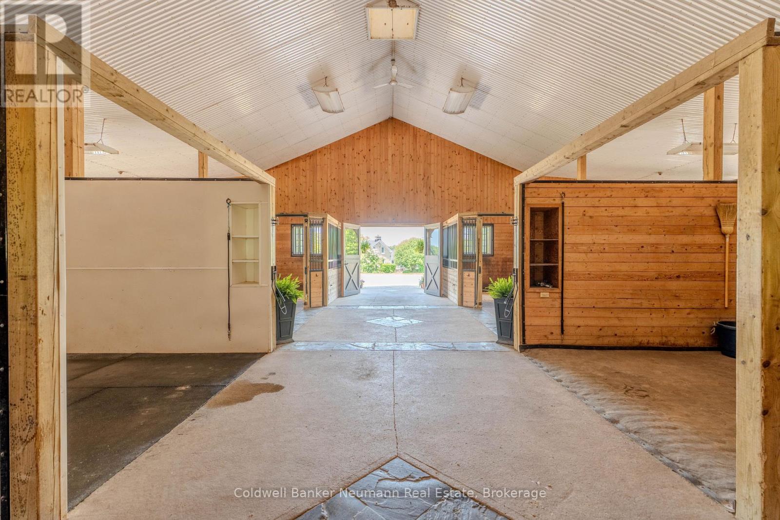 10553 Guelph Line, Milton, Ontario  L0P 1B0 - Photo 19 - W12250926