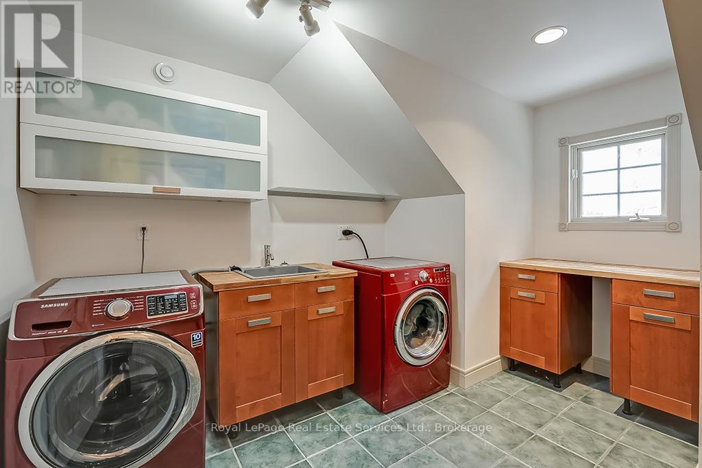 6 Turtle Lake Drive, Halton Hills (Rural Halton Hills), Ontario  L7J 2W7 - Photo 30 - W12310113