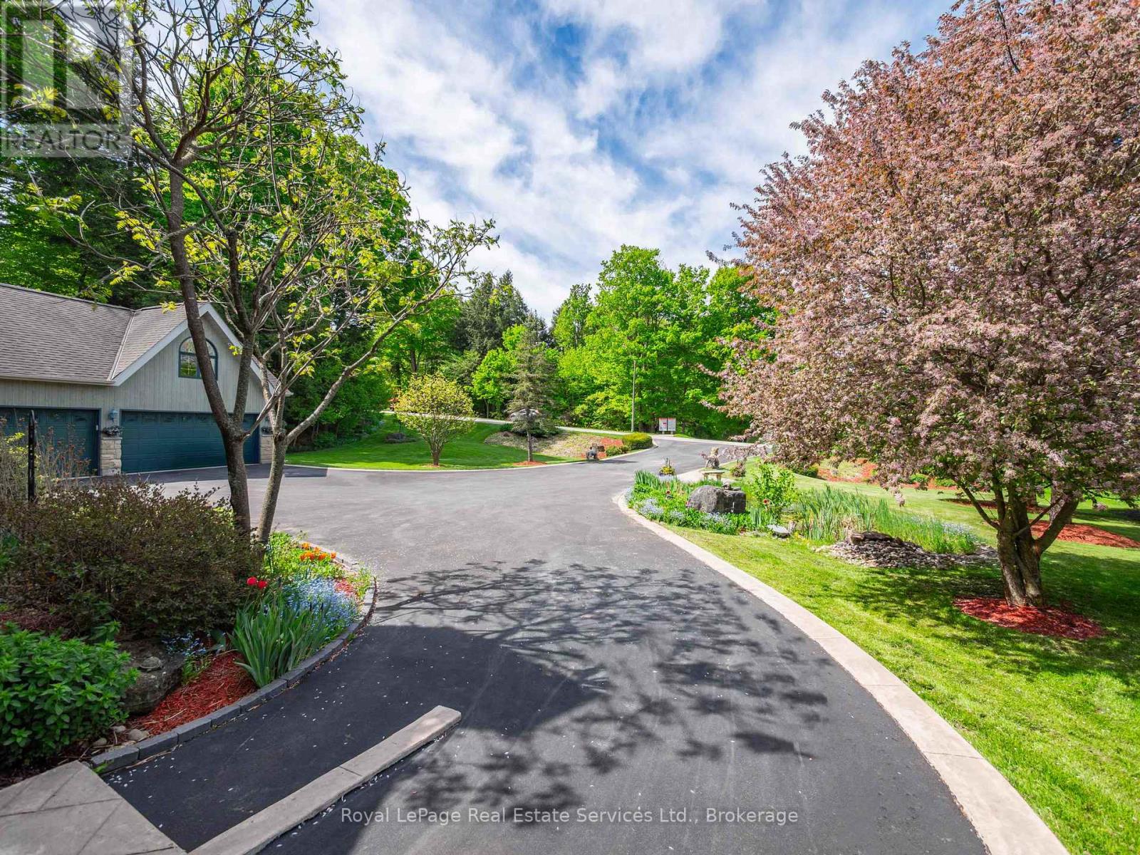 6 Turtle Lake Drive, Halton Hills (Rural Halton Hills), Ontario  L7J 2W7 - Photo 4 - W12310113