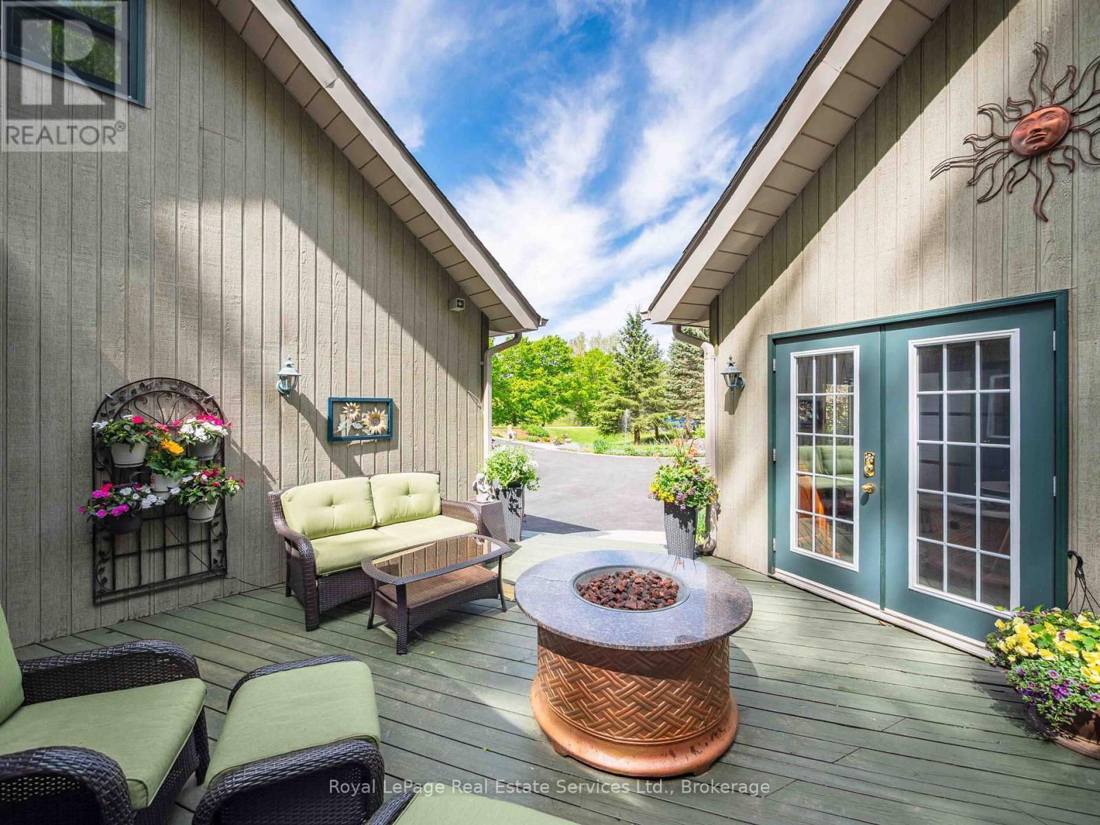 6 Turtle Lake Drive, Halton Hills (Rural Halton Hills), Ontario  L7J 2W7 - Photo 8 - W12310113