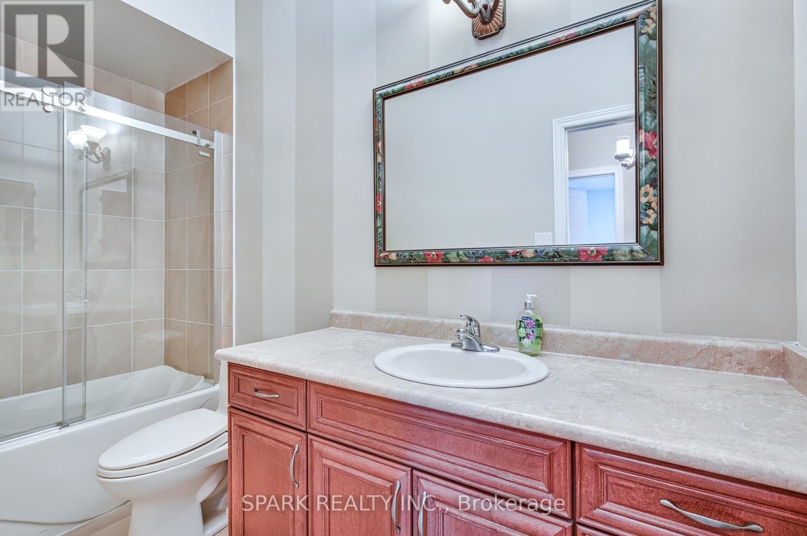 38 Garrison Square, Halton Hills (Georgetown), Ontario  L7G 0B9 - Photo 23 - W12327423