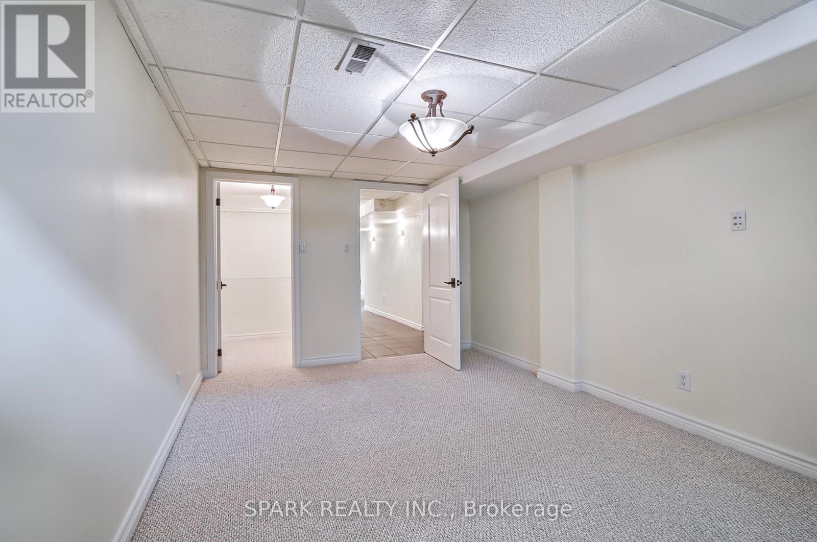 38 Garrison Square, Halton Hills (Georgetown), Ontario  L7G 0B9 - Photo 33 - W12327423