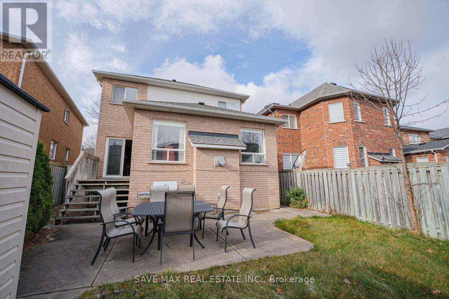 82 Belmont Boulevard, Halton Hills (Georgetown), Ontario  L7G 6E7 - Photo 34 - W12354649