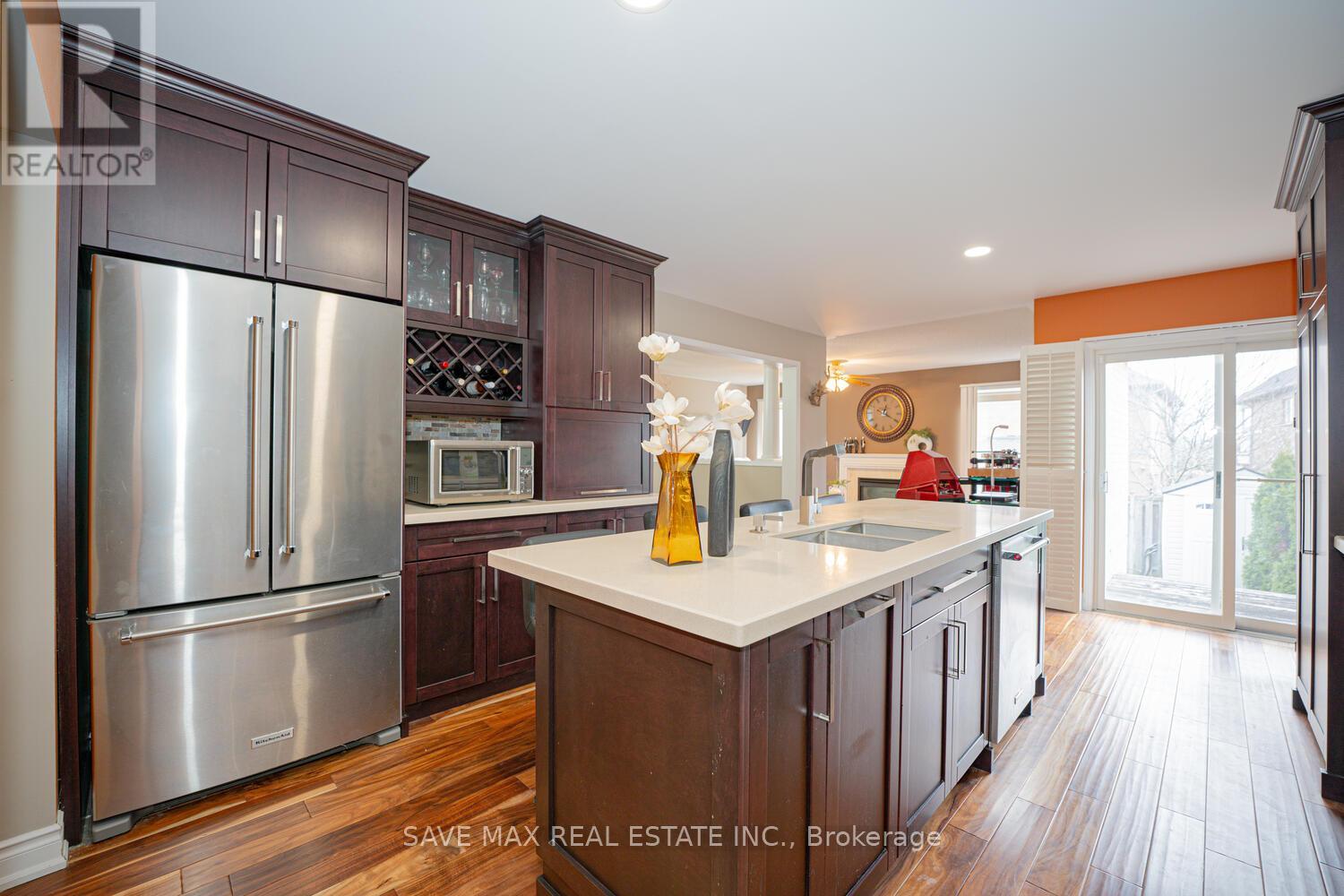 82 Belmont Boulevard, Halton Hills (Georgetown), Ontario  L7G 6E7 - Photo 5 - W12354649