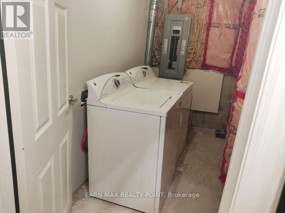 4 Stone Street, Halton Hills (Georgetown), Ontario  L7G 5W6 - Photo 6 - W12359560