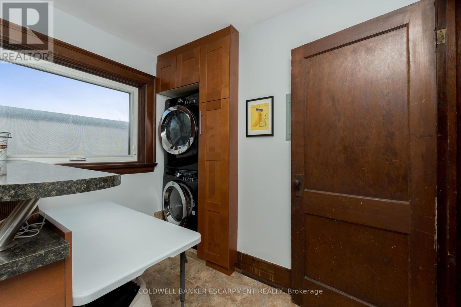 20 Mill Street E, Halton Hills (Ac Acton), Ontario  L7J 1G9 - Photo 29 - W12369565