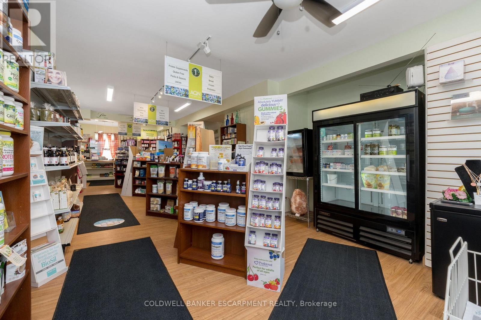 20 Mill Street E, Halton Hills (Ac Acton), Ontario  L7J 1G9 - Photo 9 - W12369565