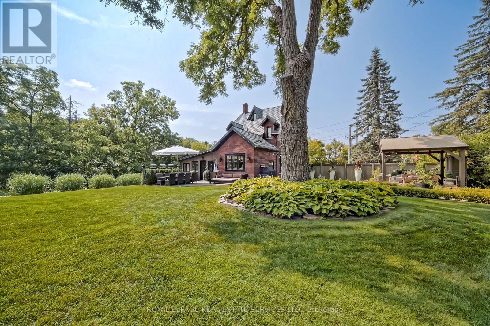 11 Main Street S, Milton (Campbellville), Ontario  L0P 1B0 - Photo 4 - W12376711