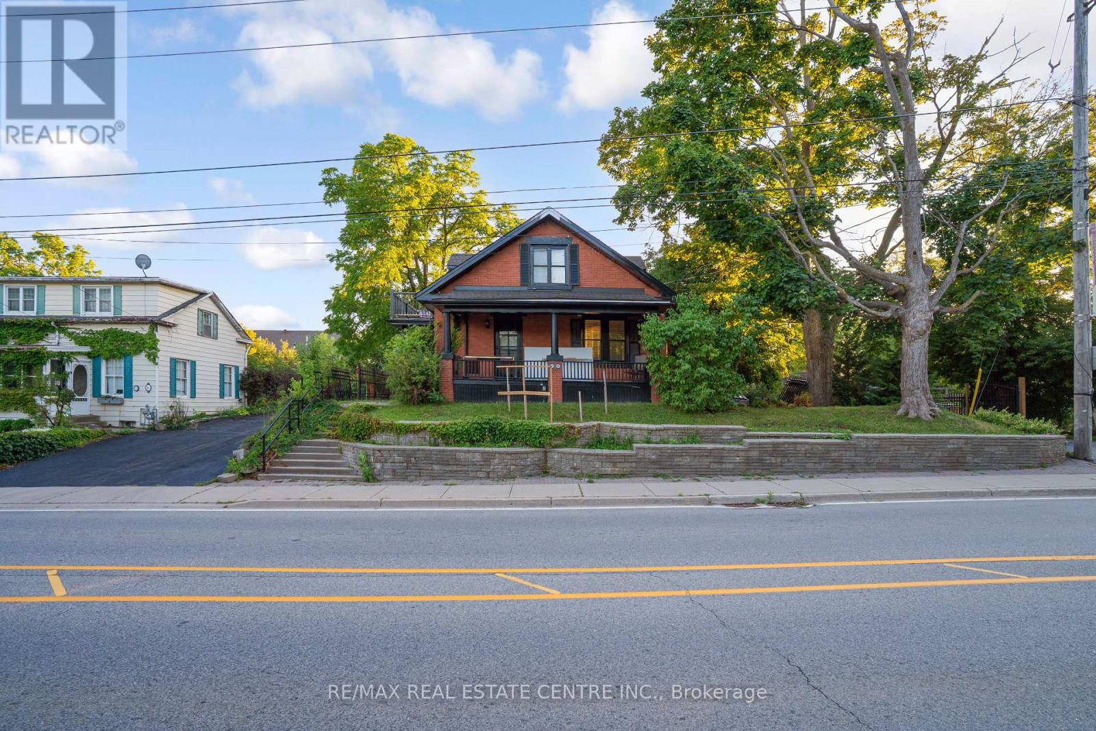 90 MAIN STREET, milton (campbellville), Ontario