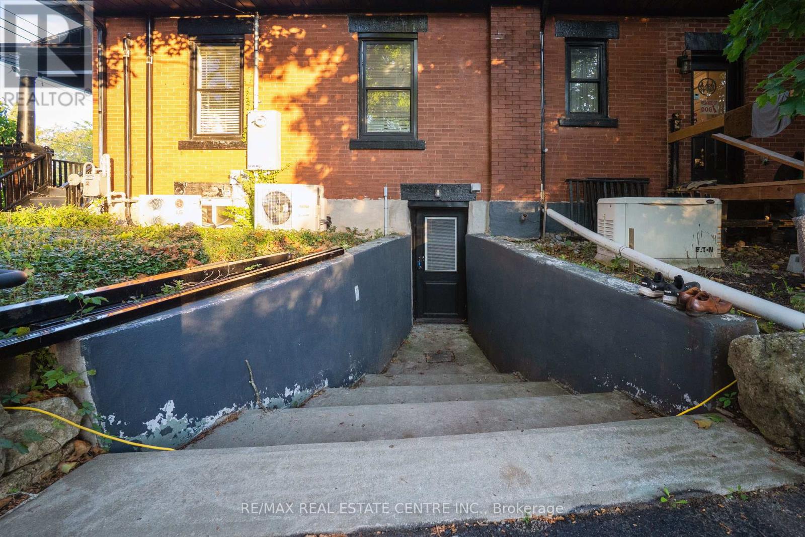 90 Main Street, Milton (Campbellville), Ontario  L0P 1B0 - Photo 36 - W12383228