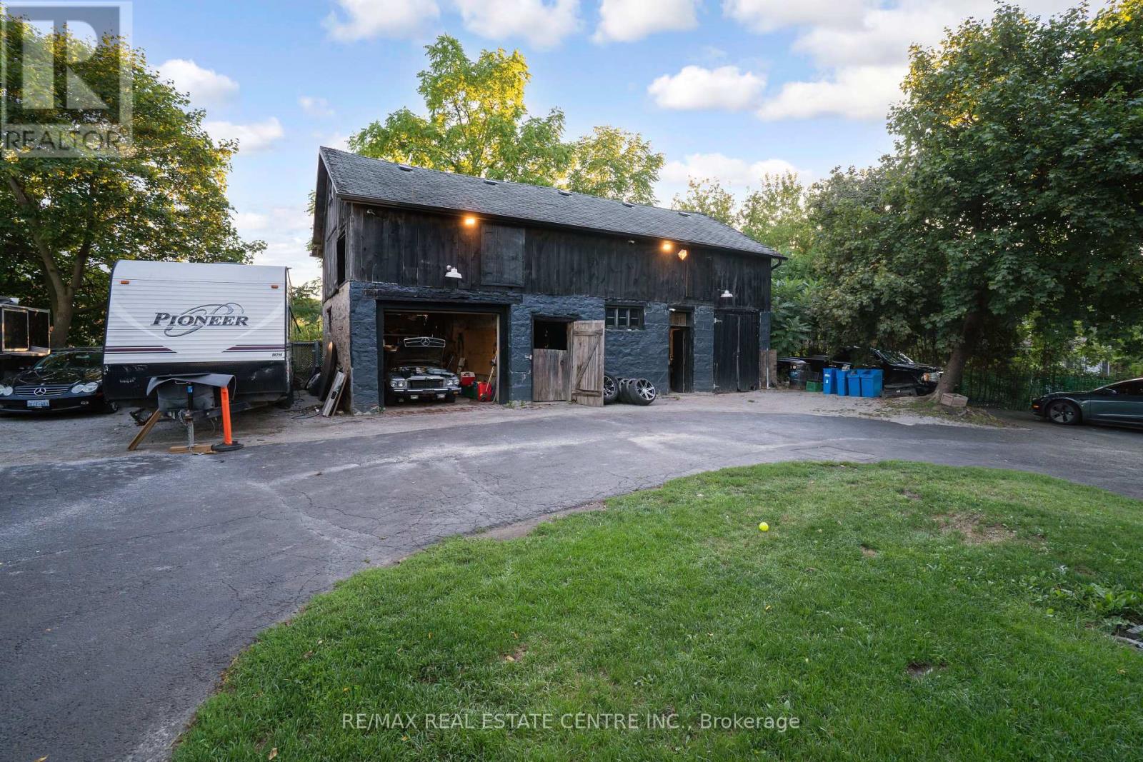 90 Main Street, Milton (Campbellville), Ontario  L0P 1B0 - Photo 47 - W12383228