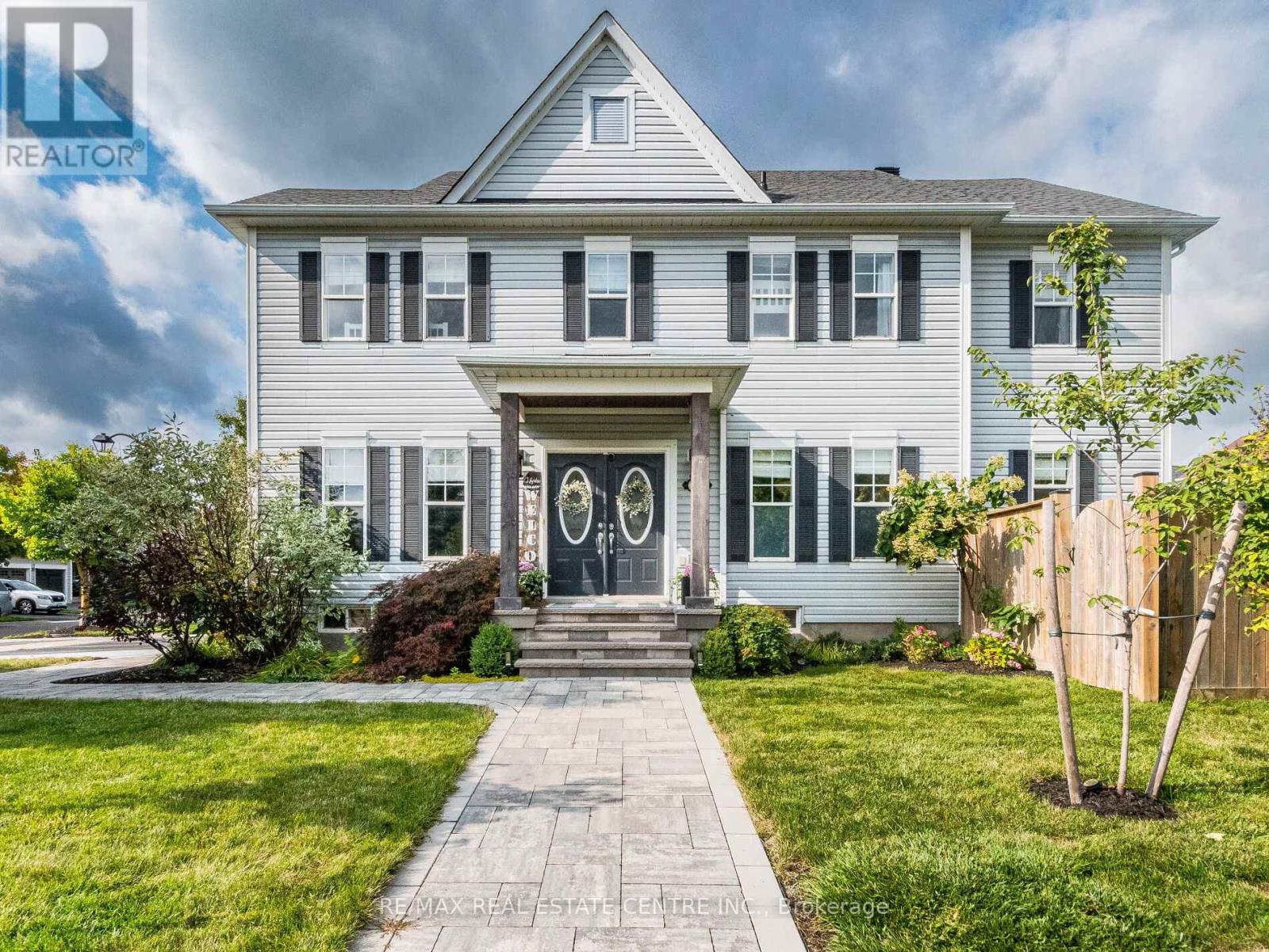34 Hurst Street, Halton Hills (Ac Acton), Ontario  L7J 2Z8 - Photo 1 - W12386519