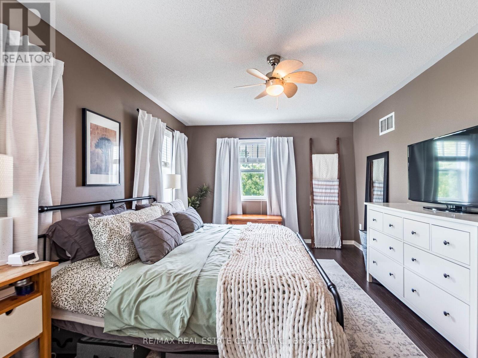 34 Hurst Street, Halton Hills (Ac Acton), Ontario  L7J 2Z8 - Photo 16 - W12386519