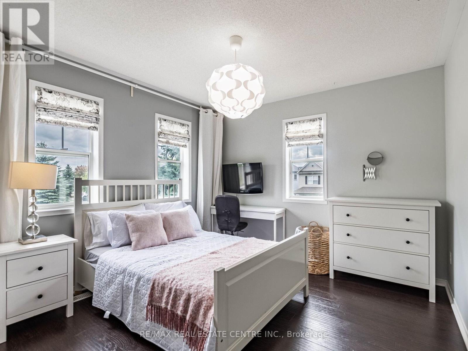 34 Hurst Street, Halton Hills (Ac Acton), Ontario  L7J 2Z8 - Photo 20 - W12386519