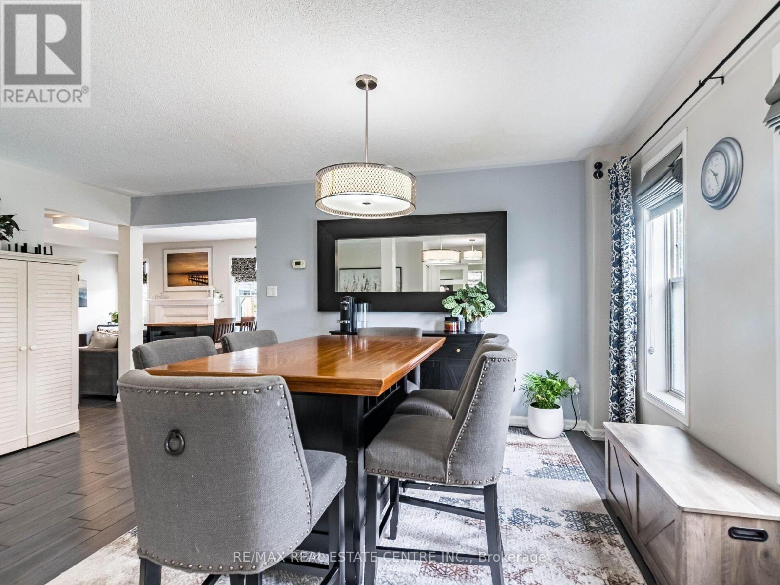 34 Hurst Street, Halton Hills (Ac Acton), Ontario  L7J 2Z8 - Photo 6 - W12386519