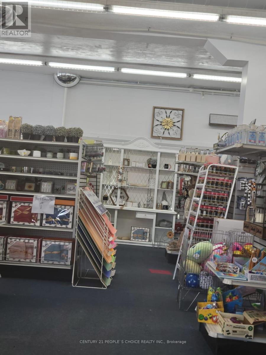 8 Main Street N, Halton Hills (Ac Acton), Ontario  L7J 1W1 - Photo 4 - W12390034