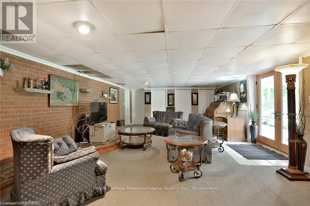 225/269 Campbell Avenue E, Milton (Campbellville), Ontario  L0P 1B0 - Photo 11 - W12393514