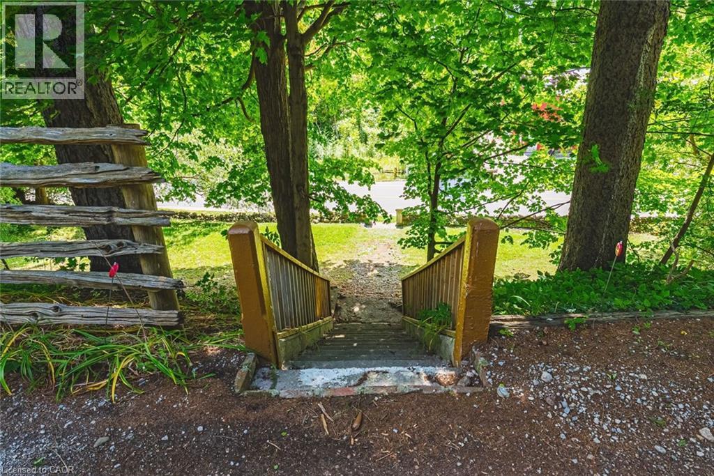 327 Campbell Avenue E, Halton, Ontario  L0P 1B0 - Photo 34 - 40768055