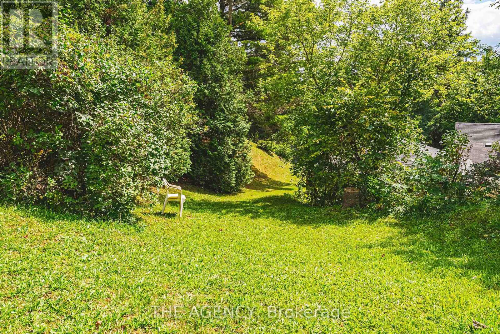 327 Campbell Avenue E, Milton (Campbellville), Ontario  L0P 1B0 - Photo 33 - W12394907