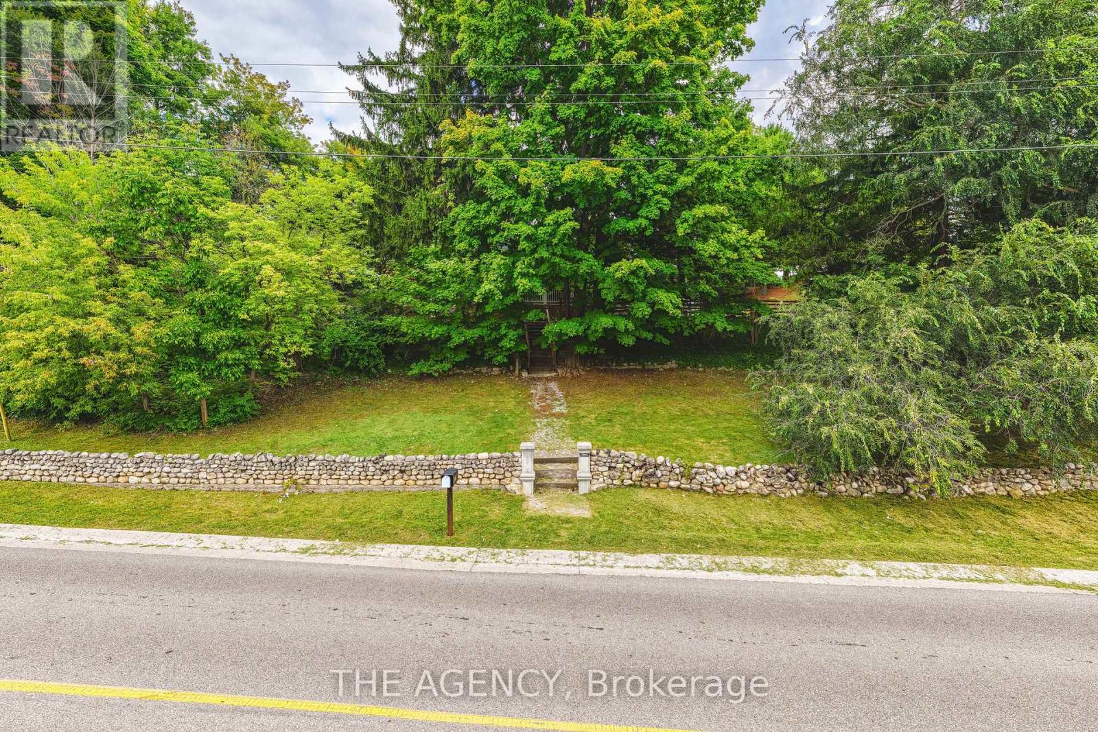 327 Campbell Avenue E, Milton (Campbellville), Ontario  L0P 1B0 - Photo 35 - W12394907