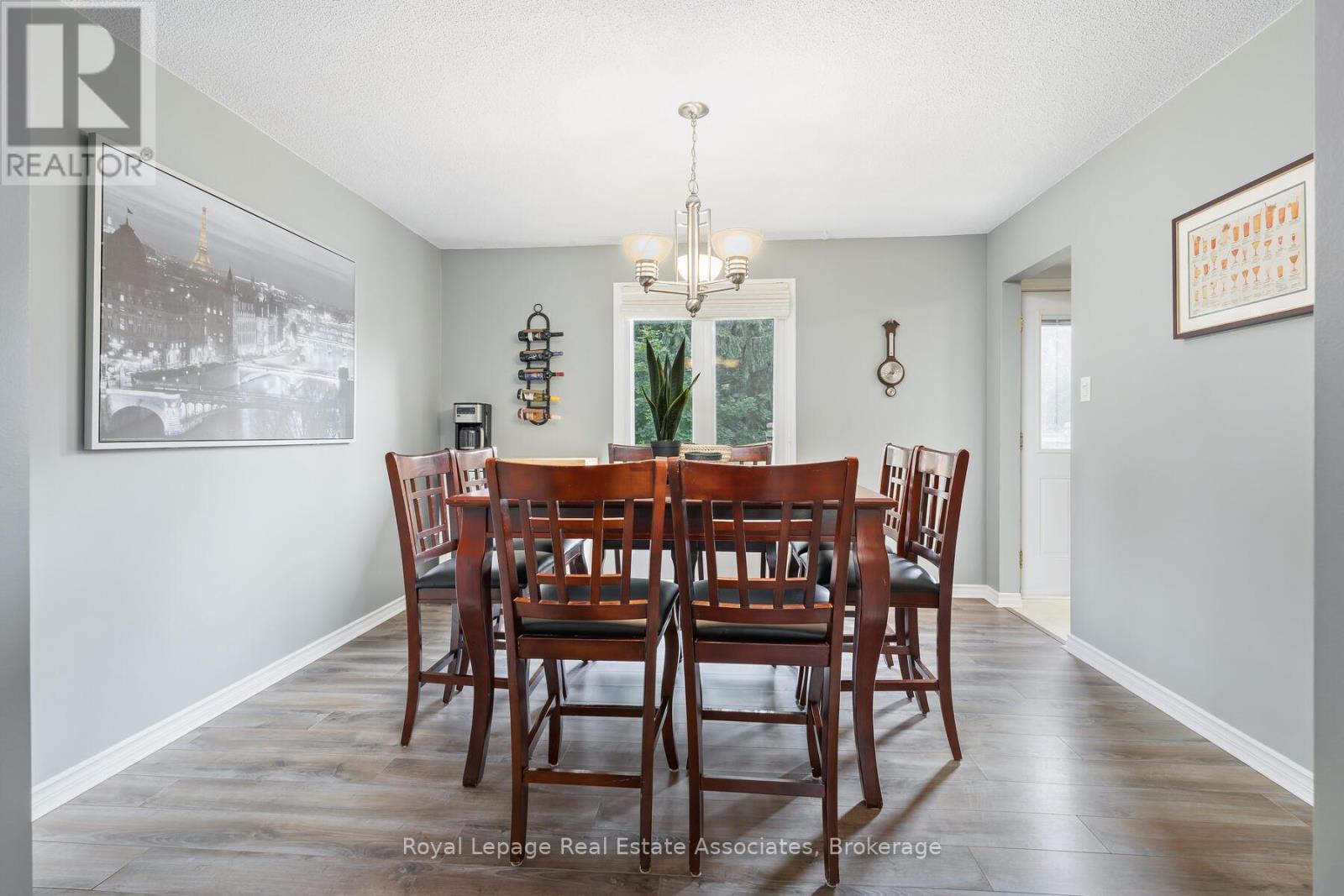 28 Adams Court, Halton Hills (Ac Acton), Ontario  L7J 2V8 - Photo 11 - W12396541