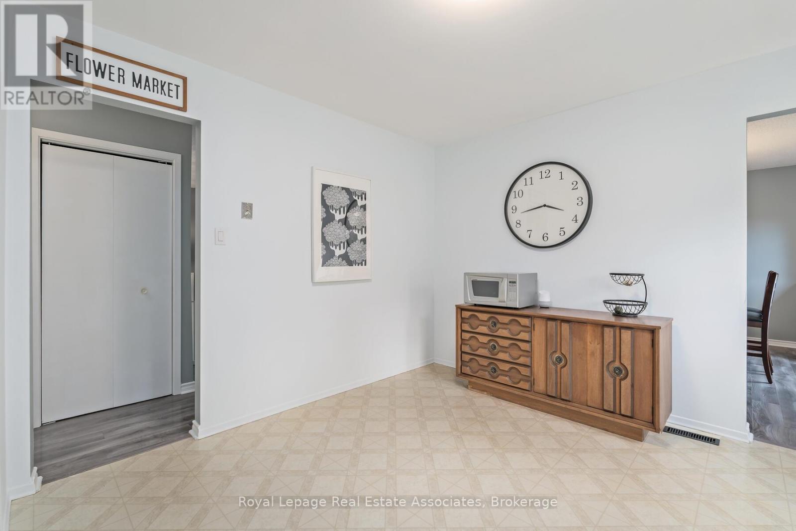 28 Adams Court, Halton Hills (Ac Acton), Ontario  L7J 2V8 - Photo 15 - W12396541