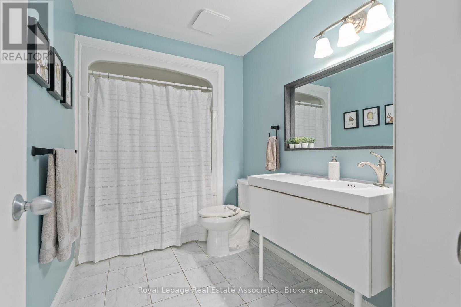 28 Adams Court, Halton Hills (Ac Acton), Ontario  L7J 2V8 - Photo 19 - W12396541