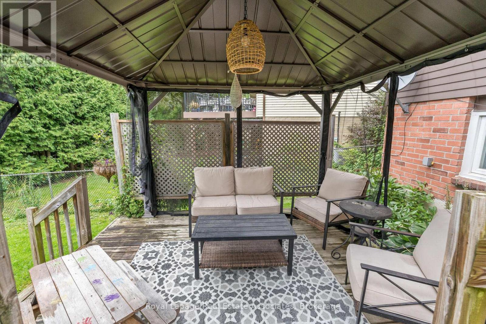 28 Adams Court, Halton Hills (Ac Acton), Ontario  L7J 2V8 - Photo 27 - W12396541