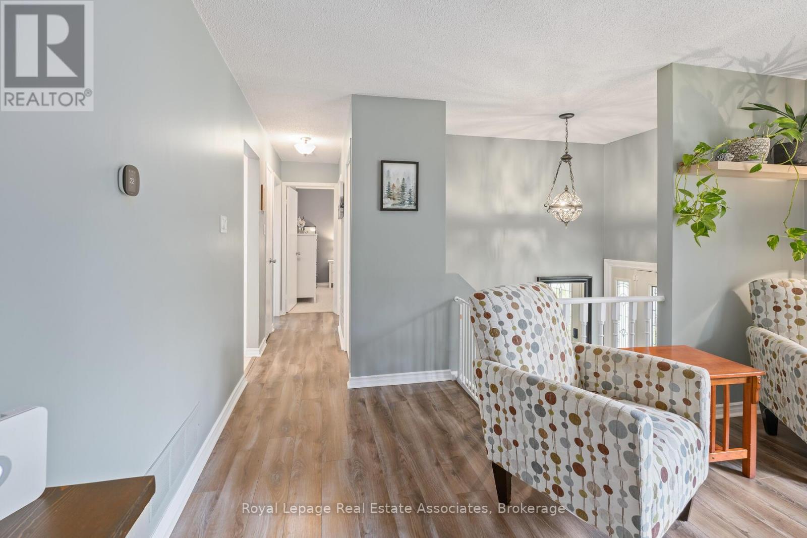 28 Adams Court, Halton Hills (Ac Acton), Ontario  L7J 2V8 - Photo 6 - W12396541