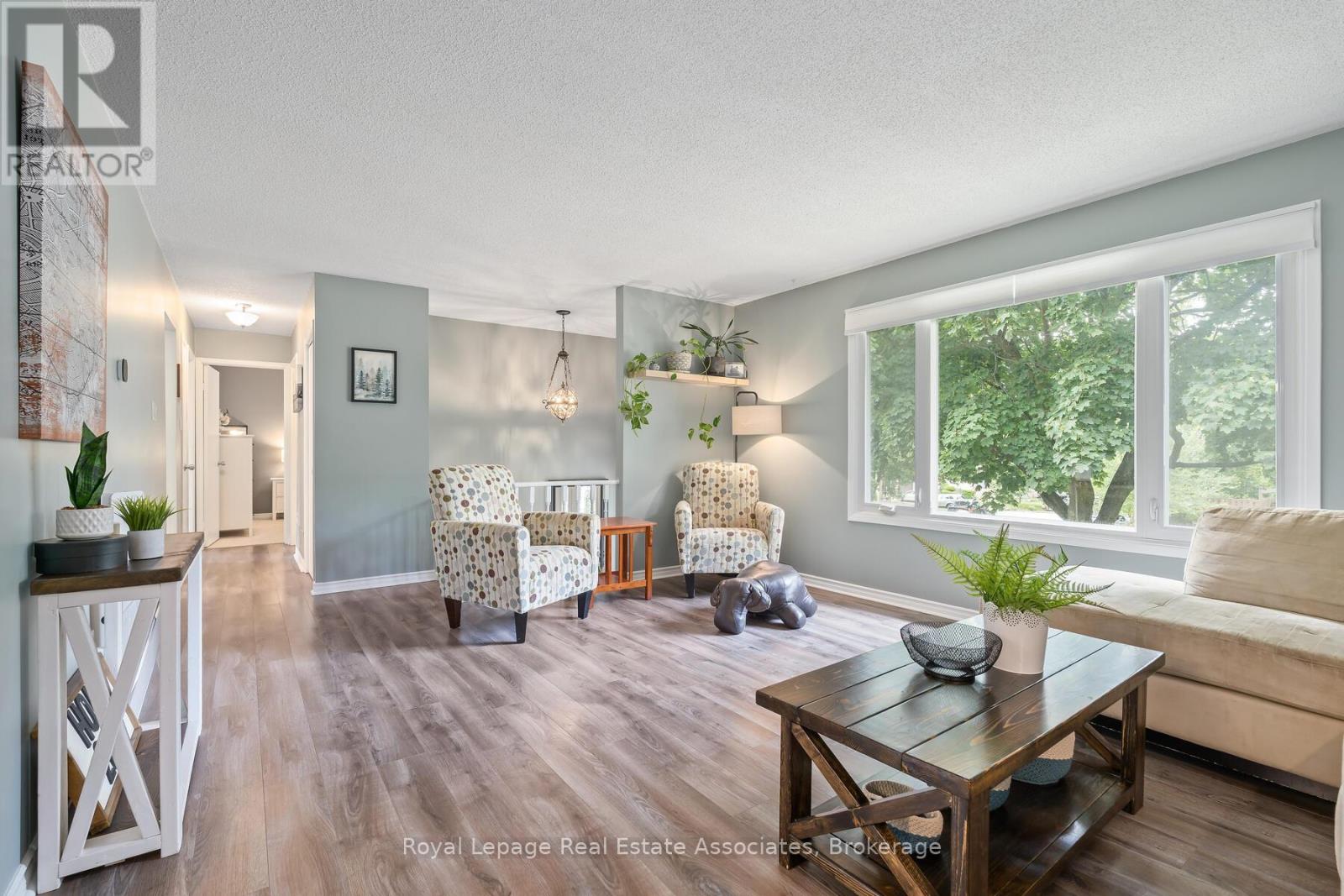 28 Adams Court, Halton Hills (Ac Acton), Ontario  L7J 2V8 - Photo 9 - W12396541