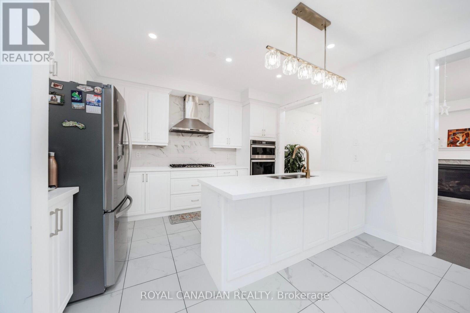 104 Branigan Crescent, Halton Hills (Georgetown), Ontario  L7G 0M8 - Photo 10 - W12400540