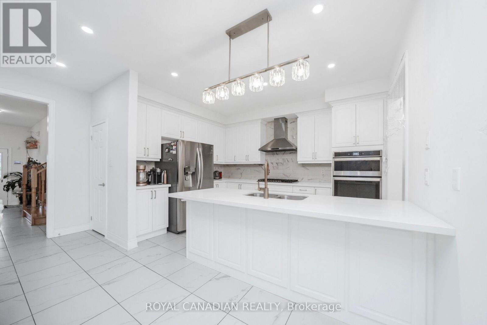 104 Branigan Crescent, Halton Hills (Georgetown), Ontario  L7G 0M8 - Photo 11 - W12400540