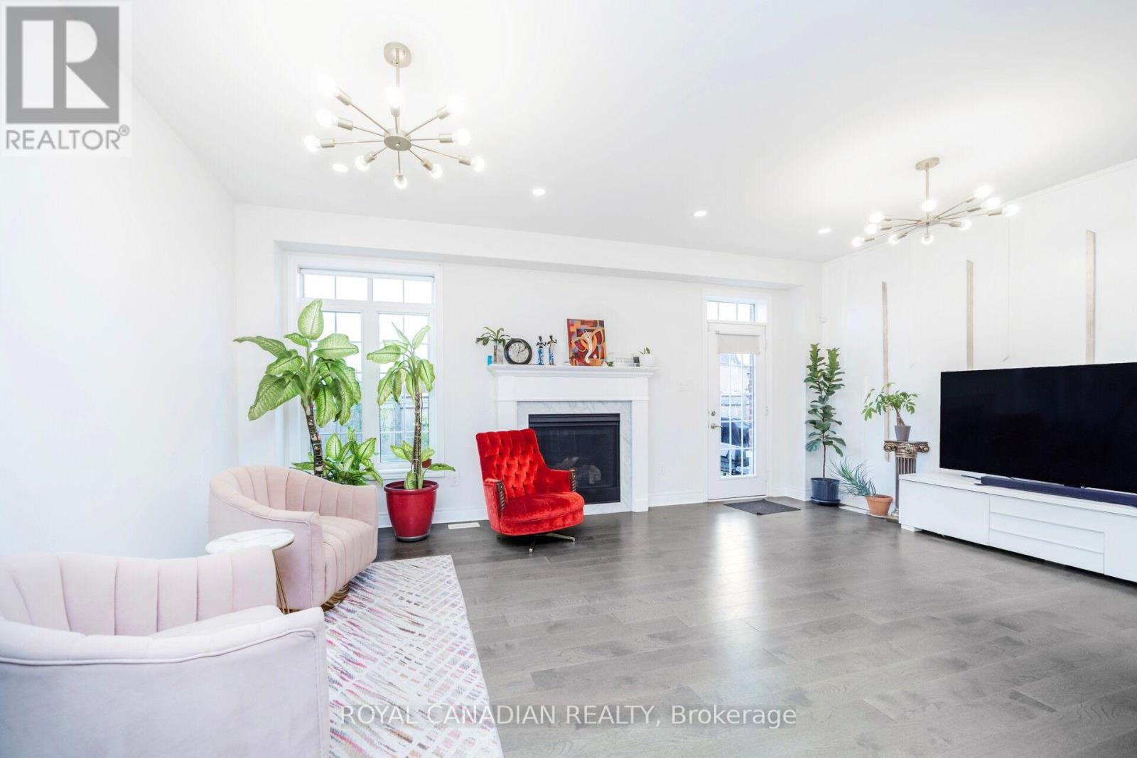 104 Branigan Crescent, Halton Hills (Georgetown), Ontario  L7G 0M8 - Photo 16 - W12400540