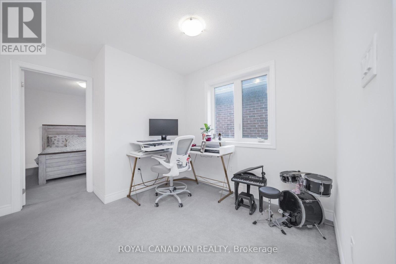 104 Branigan Crescent, Halton Hills (Georgetown), Ontario  L7G 0M8 - Photo 22 - W12400540