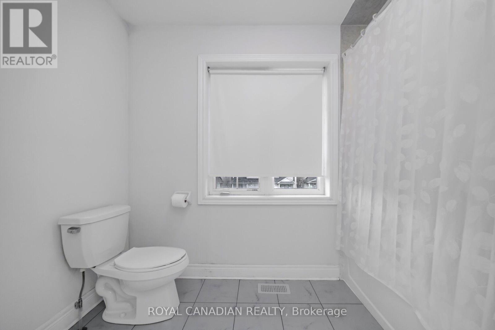 104 Branigan Crescent, Halton Hills (Georgetown), Ontario  L7G 0M8 - Photo 27 - W12400540