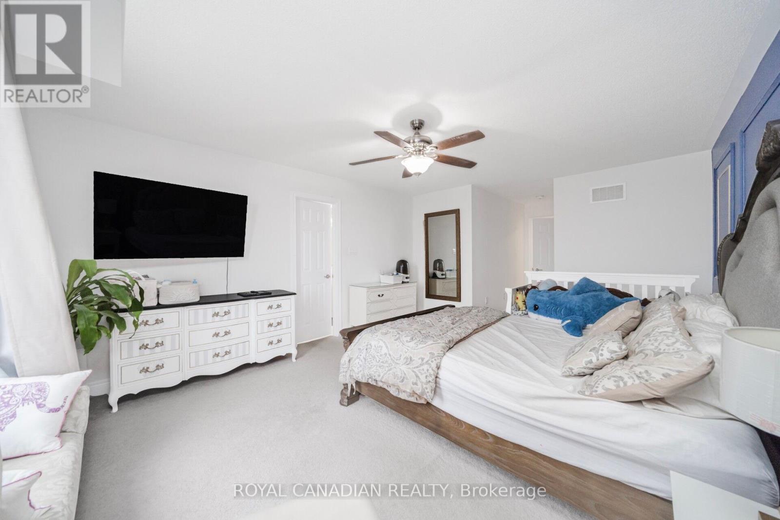 104 Branigan Crescent, Halton Hills (Georgetown), Ontario  L7G 0M8 - Photo 33 - W12400540