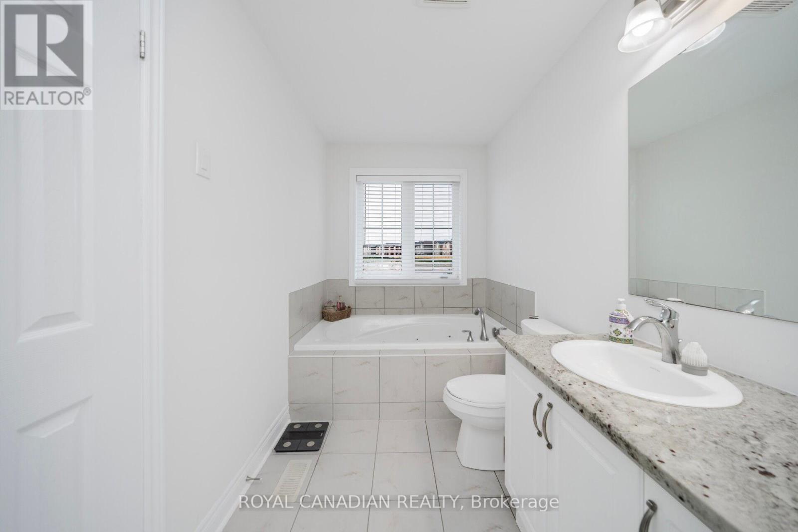 104 Branigan Crescent, Halton Hills (Georgetown), Ontario  L7G 0M8 - Photo 35 - W12400540