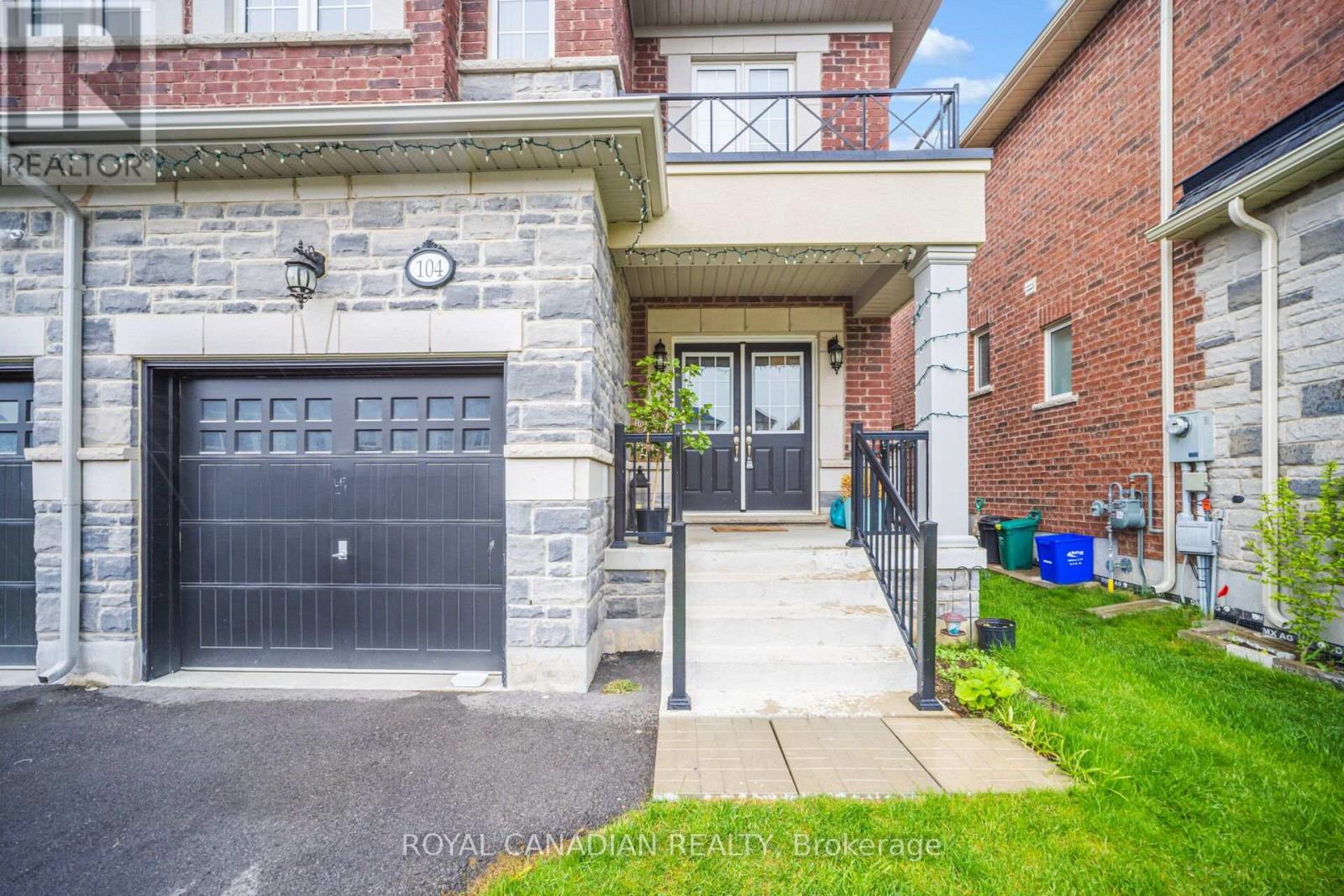 104 Branigan Crescent, Halton Hills (Georgetown), Ontario  L7G 0M8 - Photo 4 - W12400540