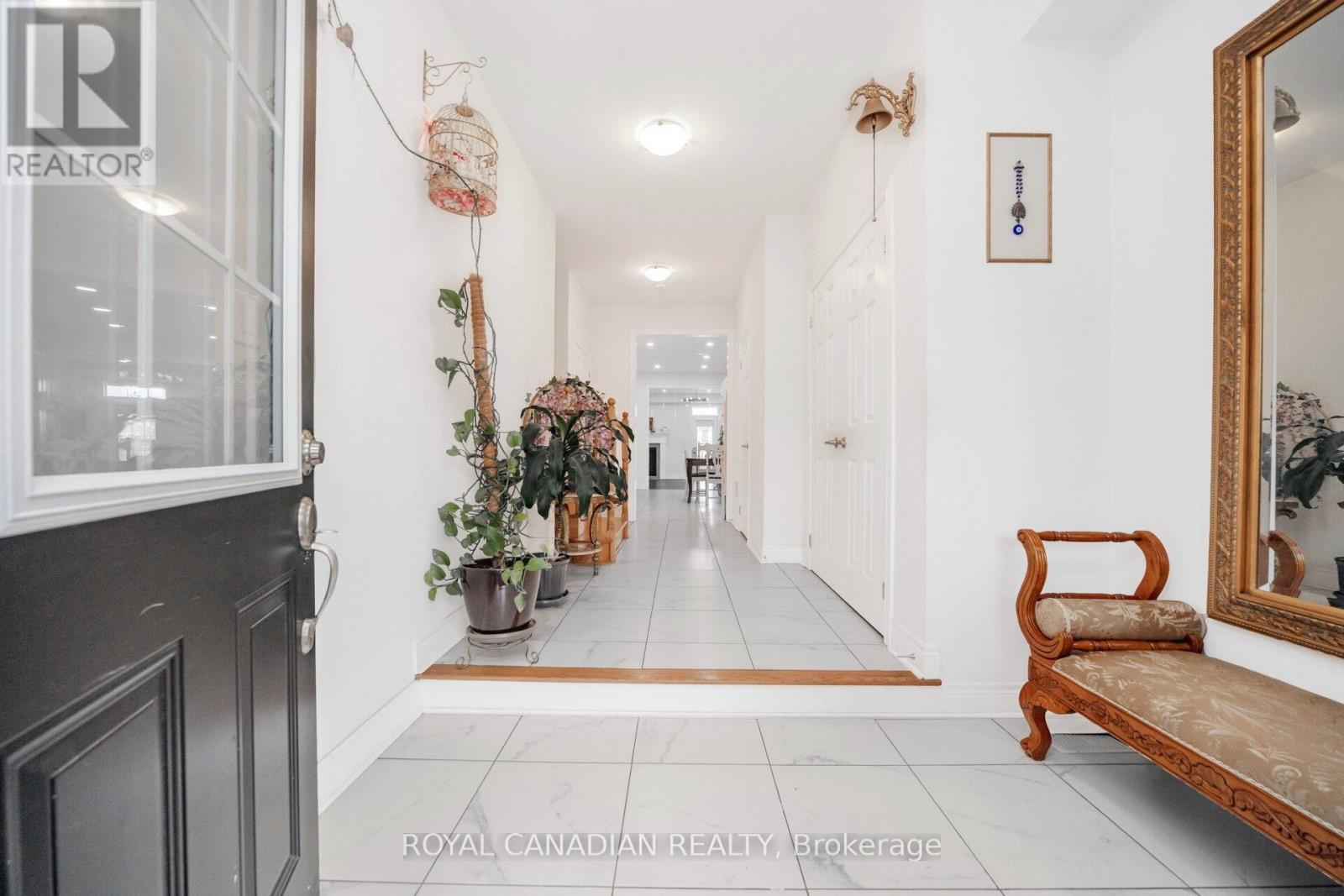 104 Branigan Crescent, Halton Hills (Georgetown), Ontario  L7G 0M8 - Photo 6 - W12400540