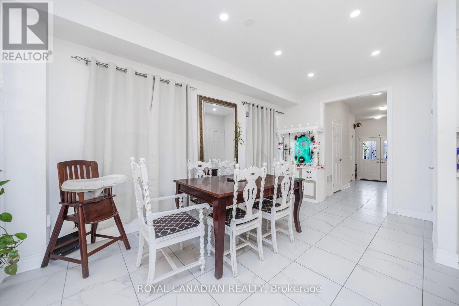 104 Branigan Crescent, Halton Hills (Georgetown), Ontario  L7G 0M8 - Photo 9 - W12400540