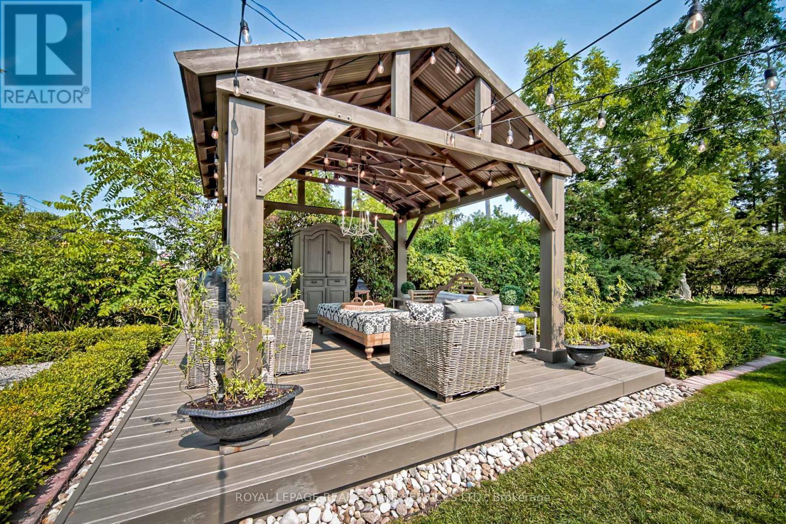 11 Main Street S, Milton (Campbellville), Ontario  L0P 1B0 - Photo 11 - W12403559