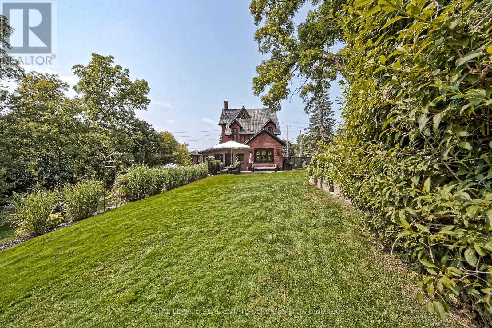 11 Main Street S, Milton (Campbellville), Ontario  L0P 1B0 - Photo 12 - W12403559