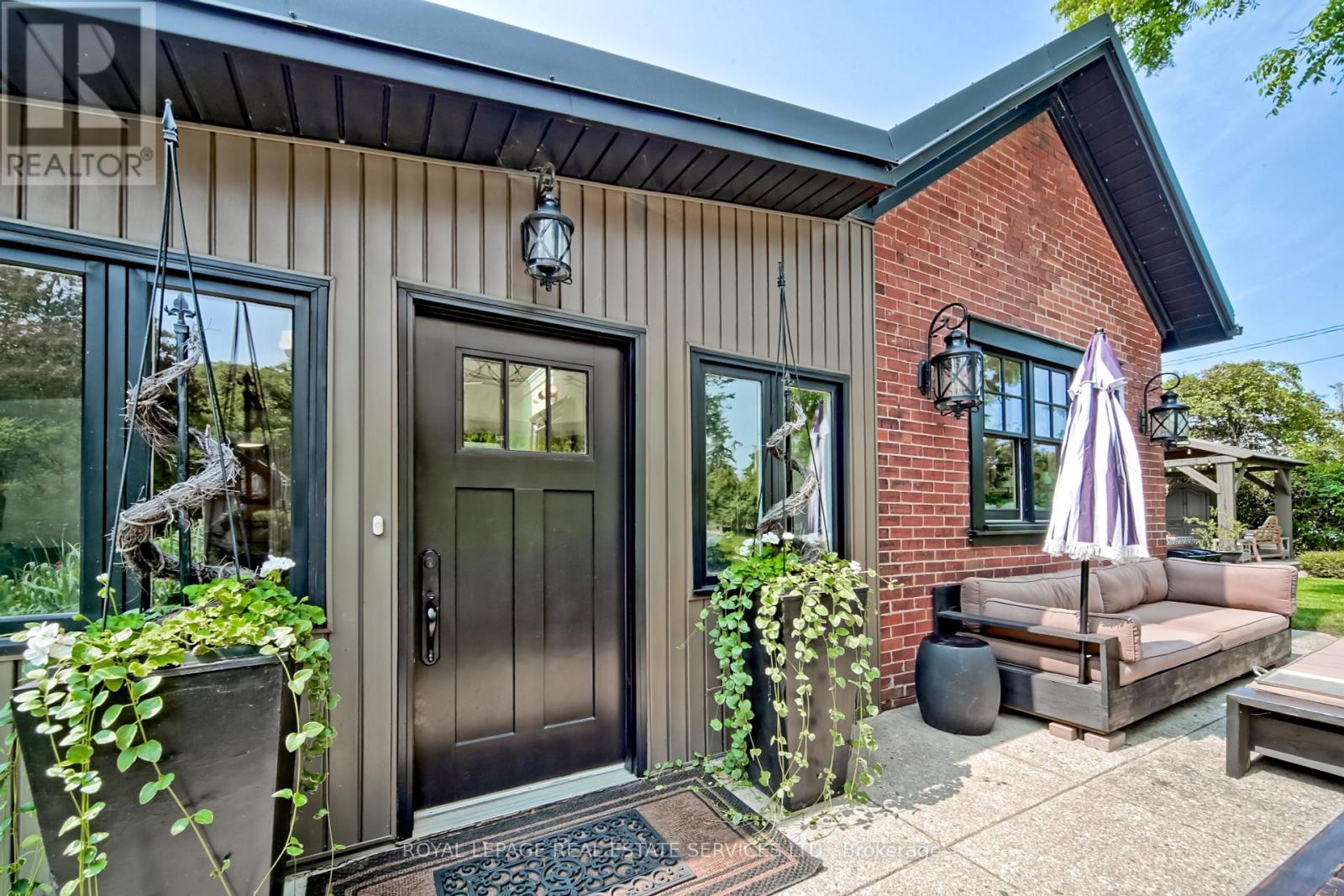 11 Main Street S, Milton (Campbellville), Ontario  L0P 1B0 - Photo 16 - W12403559