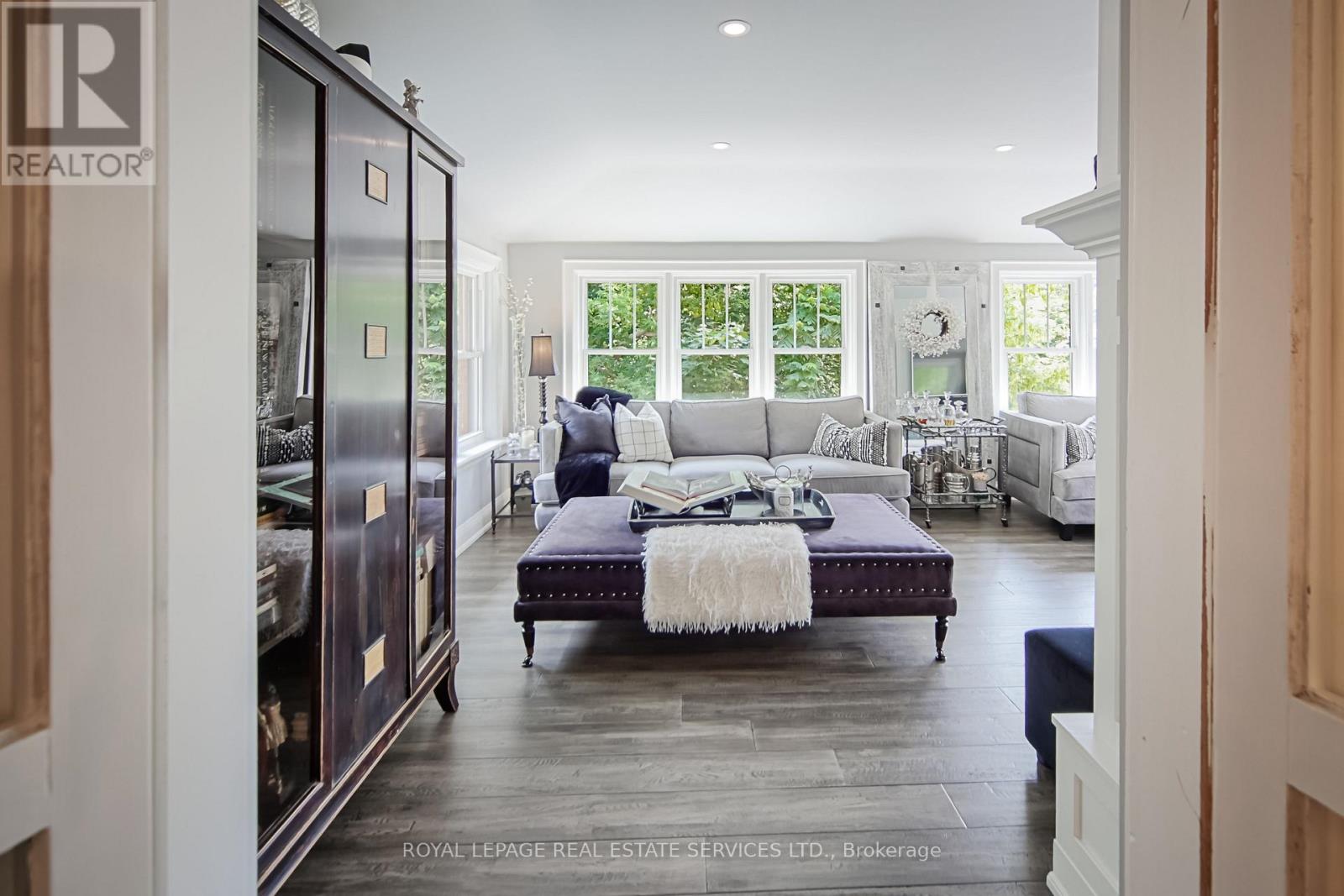 11 Main Street S, Milton (Campbellville), Ontario  L0P 1B0 - Photo 18 - W12403559