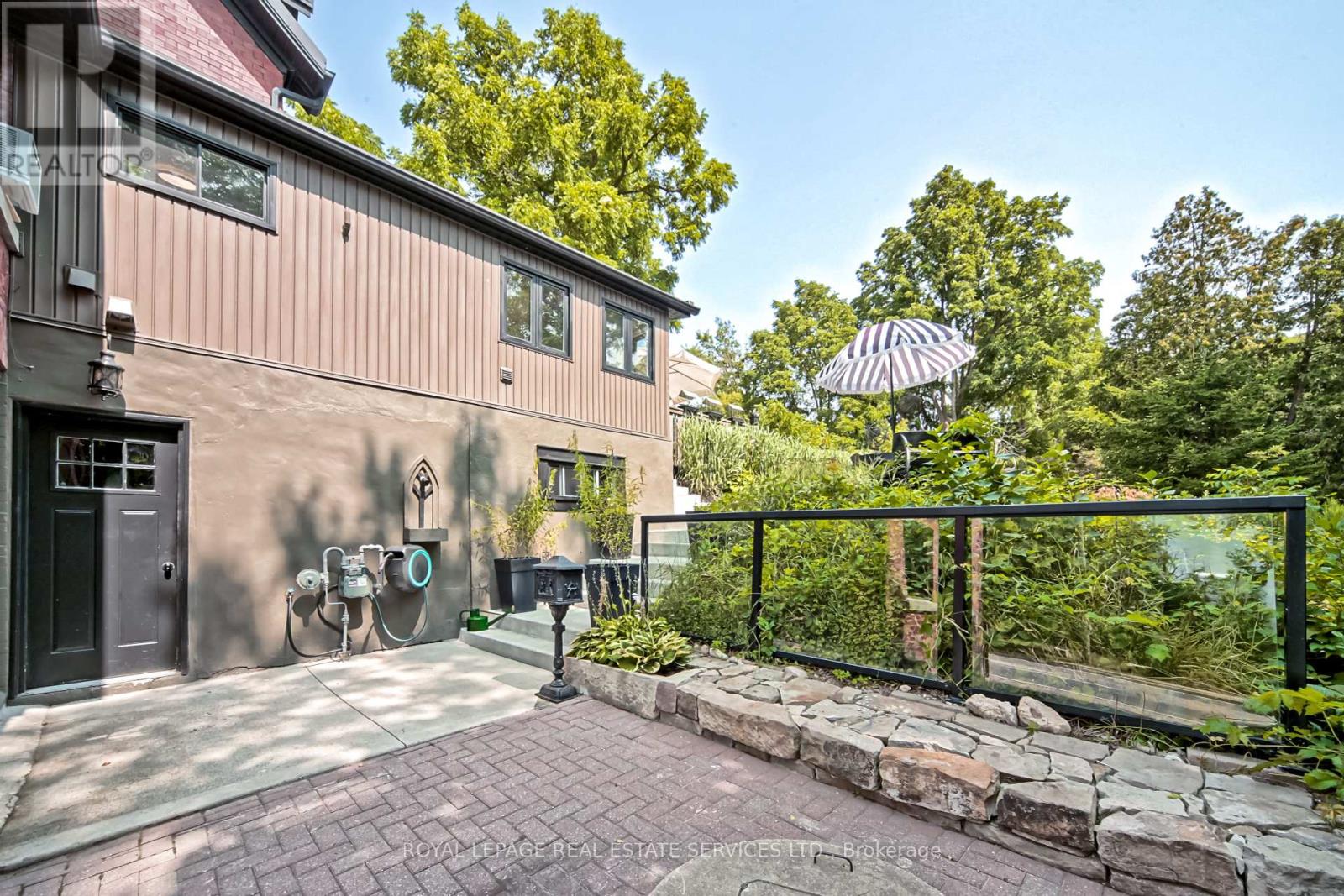 11 Main Street S, Milton (Campbellville), Ontario  L0P 1B0 - Photo 3 - W12403559