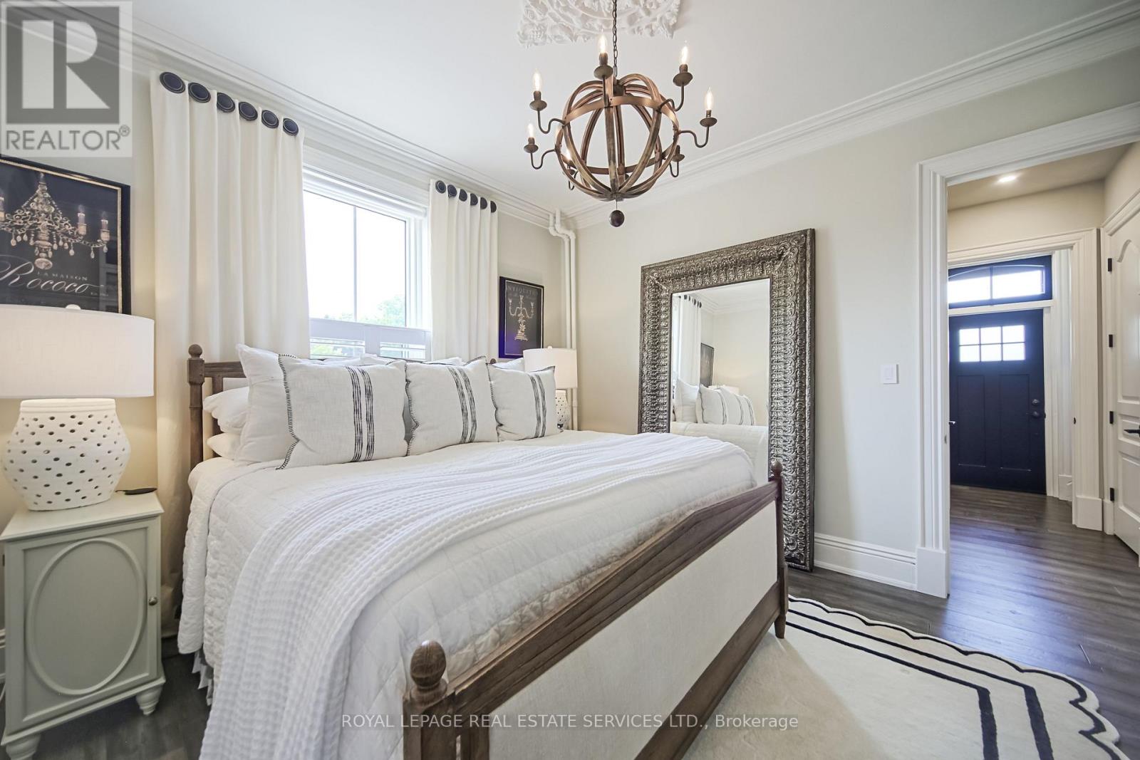 11 Main Street S, Milton (Campbellville), Ontario  L0P 1B0 - Photo 33 - W12403559