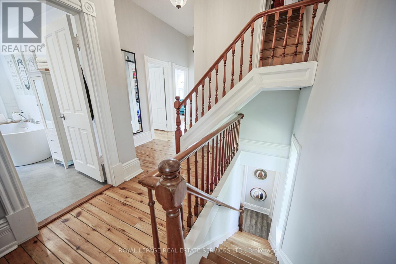 11 Main Street S, Milton (Campbellville), Ontario  L0P 1B0 - Photo 35 - W12403559