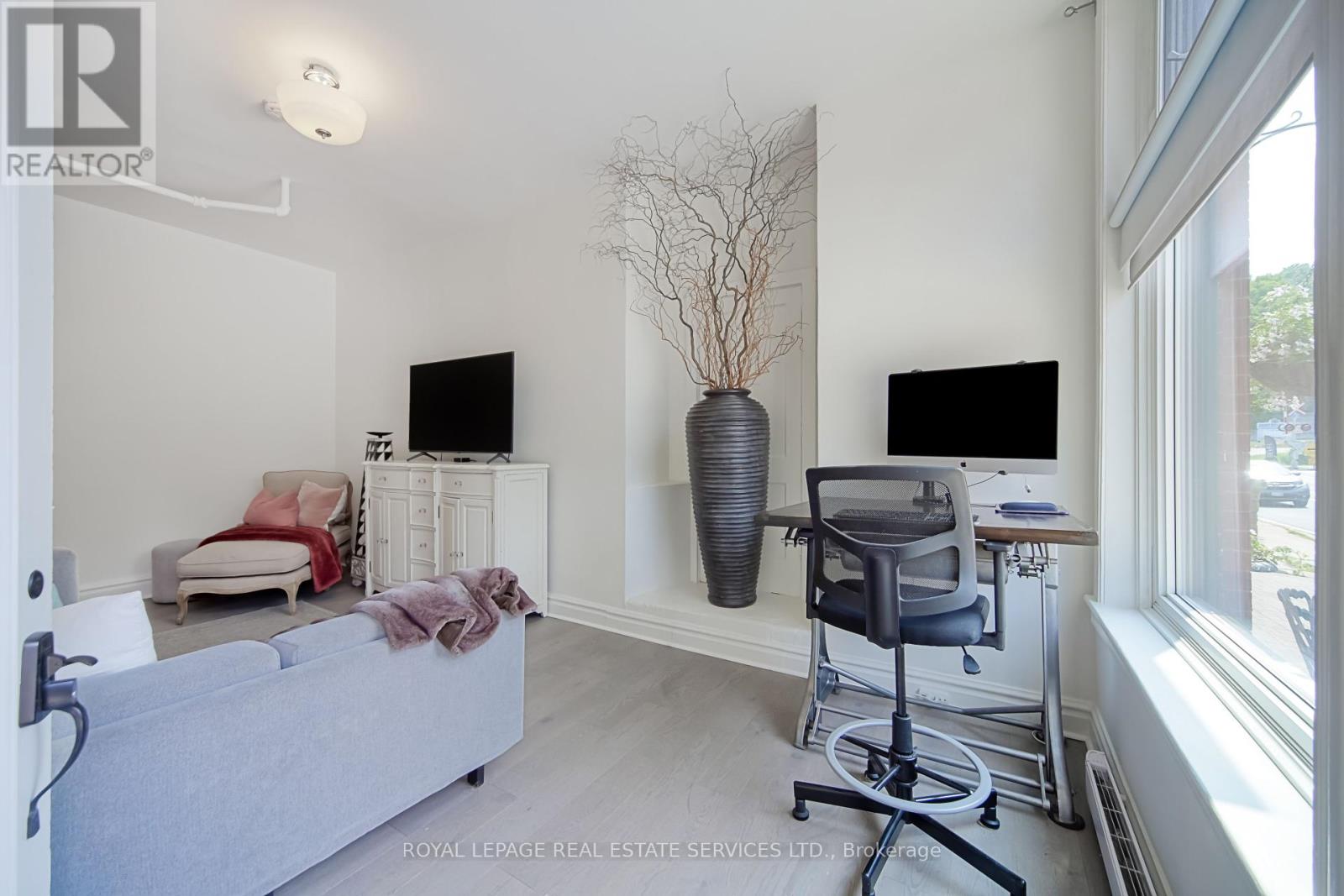 11 Main Street S, Milton (Campbellville), Ontario  L0P 1B0 - Photo 43 - W12403559