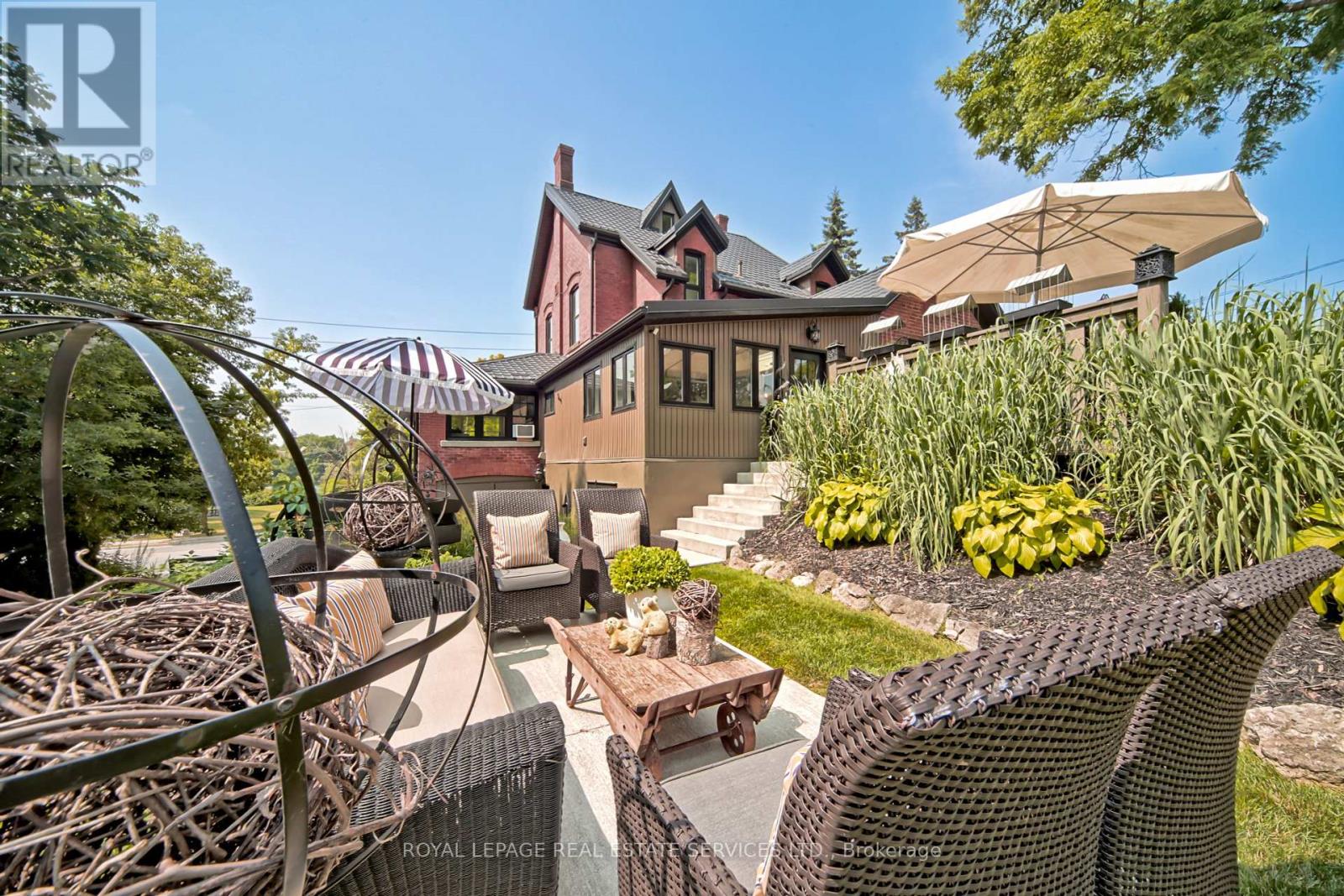 11 Main Street S, Milton (Campbellville), Ontario  L0P 1B0 - Photo 5 - W12403559