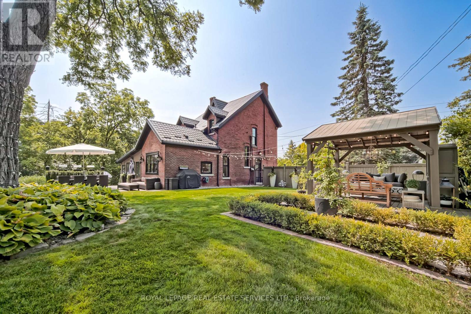 11 Main Street S, Milton (Campbellville), Ontario  L0P 1B0 - Photo 7 - W12403559